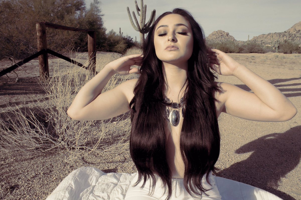 Dimplez847's tweet photo. When you get home and take off your bra 🙃.  @bennythechamp_ thank you so much! Can't wait for the rest of these desert pictures 😆 https://t.co/4JEaeI1Tsz