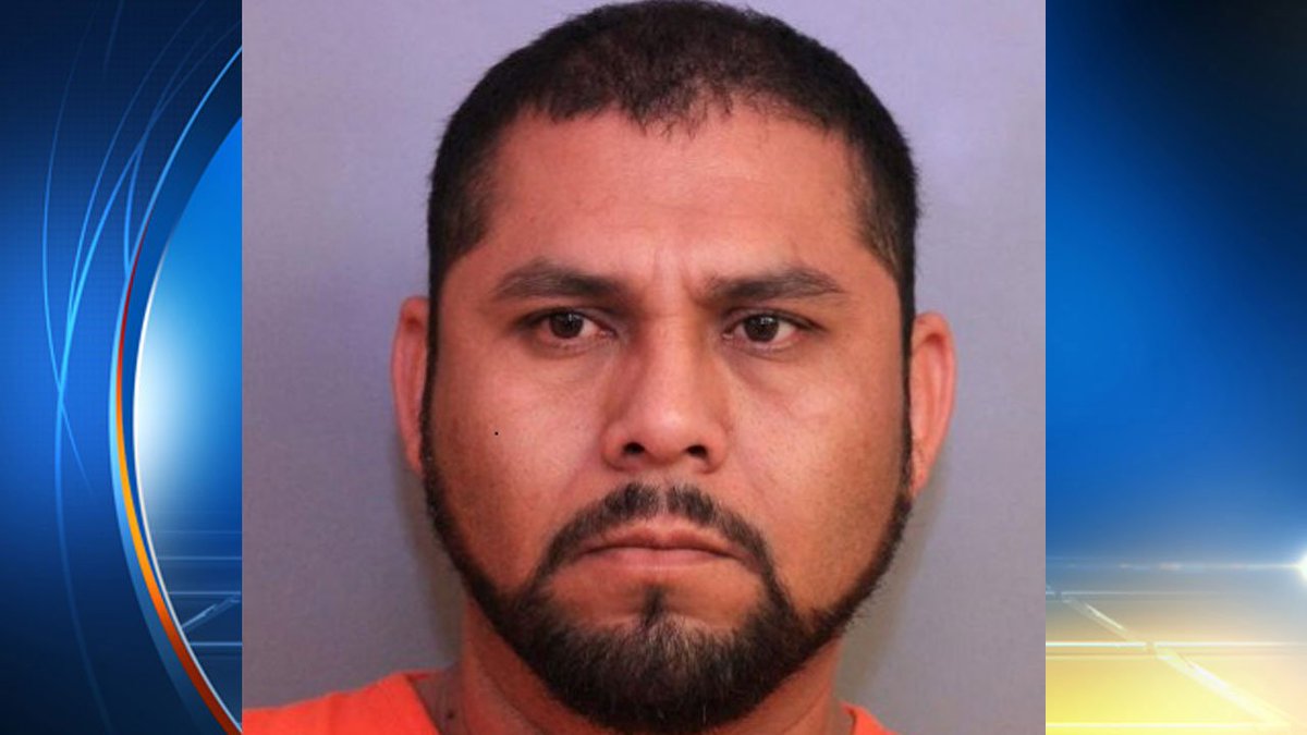 34-year-old man accused of holding girlfriend hostage in shed for month fw.to/qLz1phO https://t.co/0qofPU30FN