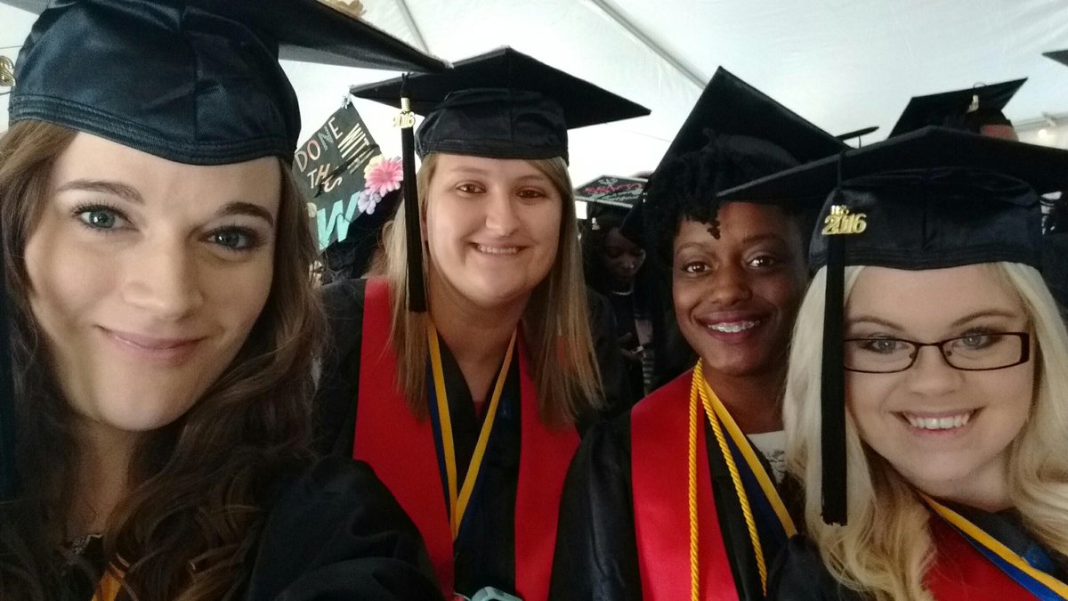 _SoleilFleur's tweet image. We did it 🎉🎓 #BlackGirlMagic #BlackWomenWithDegrees #Class2k16 #JaxSU
