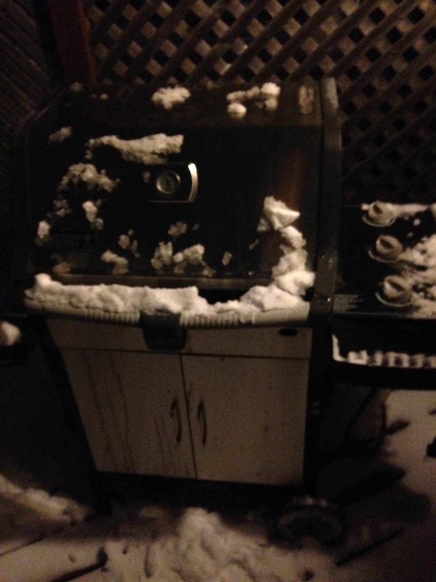 MyAngryCommute's tweet photo. -10 C, -20 wind chill...time to fire up the BBQ #CanadianThinking #burgers https://t.co/2S9sZJswY1