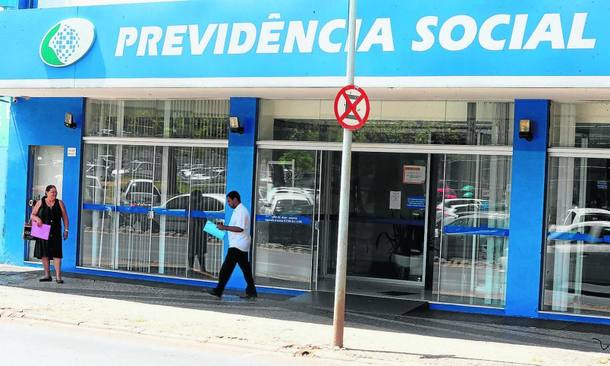 EstadaoEconomia's tweet image. Isenções devem ‘tirar’ R$ 62 bilhões da Previdência #Estadão bit.ly/2hDGEBF