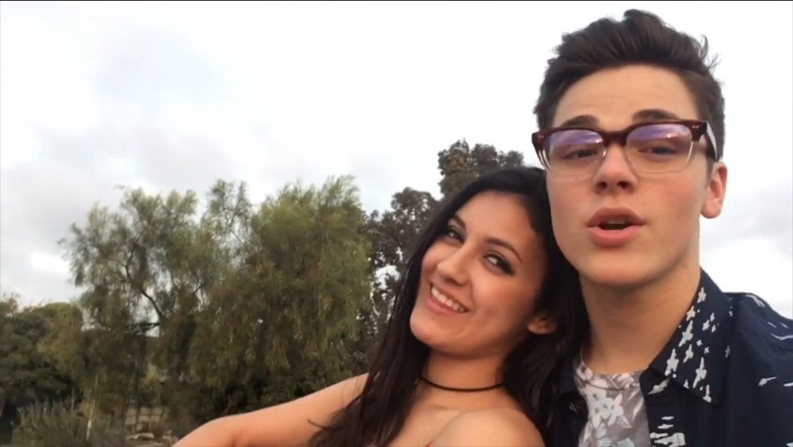 LoveAJMitchell's tweet photo. SHE'S IS THE LUCKIEST GIRL EVER❤️😭😘 @imajmitchelI @Team10official https://t.co/WnZypLPqB6
