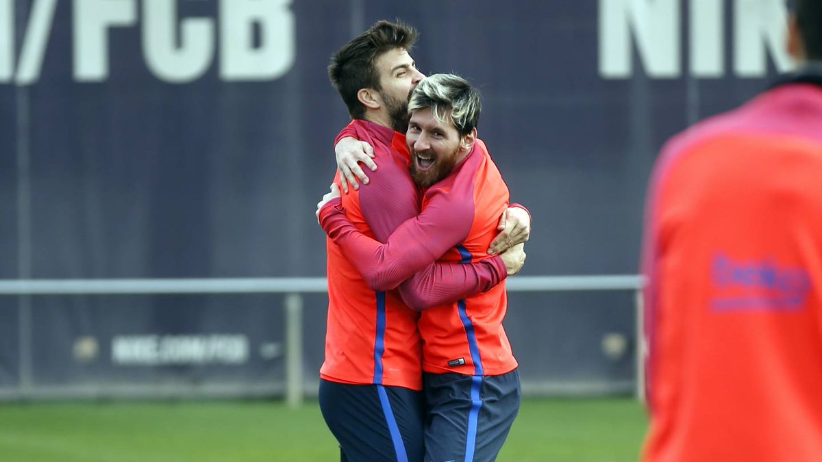 FCBSempree's tweet photo. El buen ambiente ha protagonizado el entrenamiento de este viernes https://t.co/EUuDe1NmIV  https://t.co/m5F0Zb7Mo1 https://t.co/N9yL7zSOX9