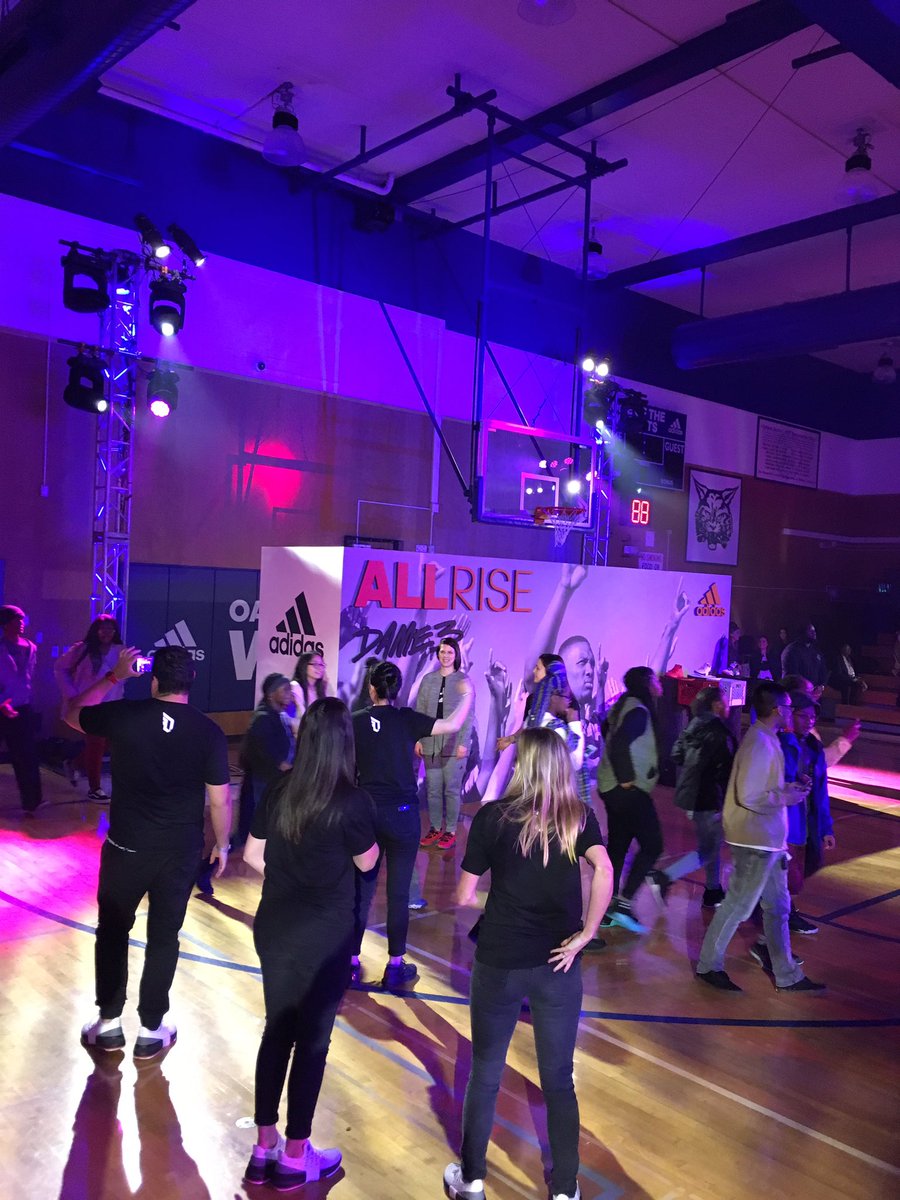 hintonhodge4oak's tweet photo. @OUSDNews @AAMAOUSD #AllRise #dames3 Oakland High being graced! https://t.co/T2BKFK2KbL