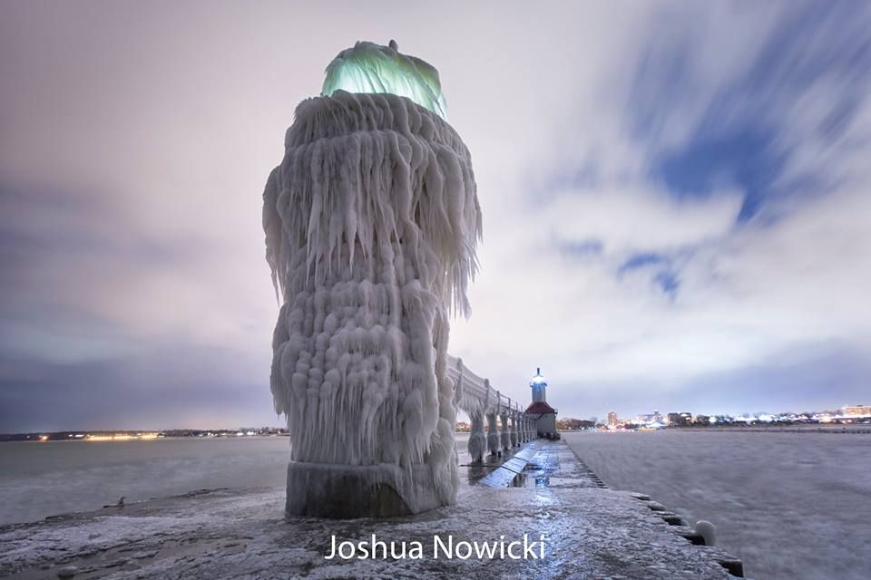 earthskyscience's tweet image. "The lighthouse is starting to look like an ice monster," said Joshua Nowicki. Shot on Dec 15 on the north pier in Saint Joseph, Michigan