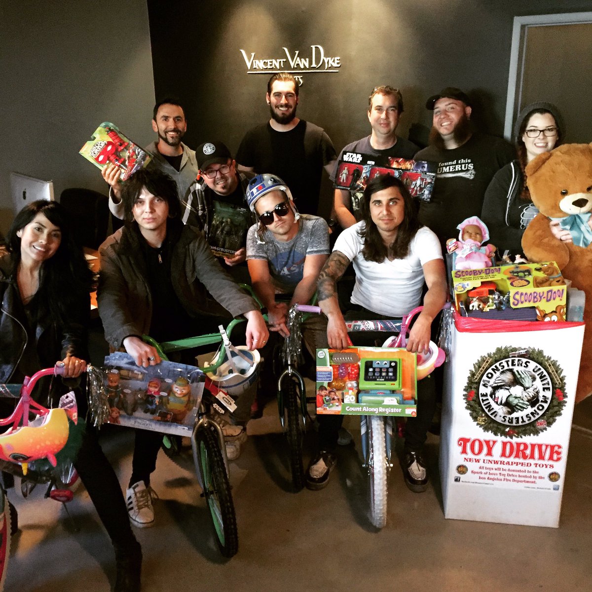 _MonstersUnite's tweet photo. Vincent Van Dyke's crew took my breathe away with their generosity. #MonstersUnite #jasonjamesbikegang #4bikes #starwarstoys #sparkoflove https://t.co/WVO5tOESua