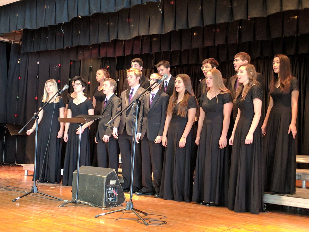 EHSEaglesInfo's tweet photo. Congrats to Encore ensemble for taking talents to Erie, MI to work with students from Mason HS in choir exchange concert. #EagleWayDecember https://t.co/GNiY8oTOYw
