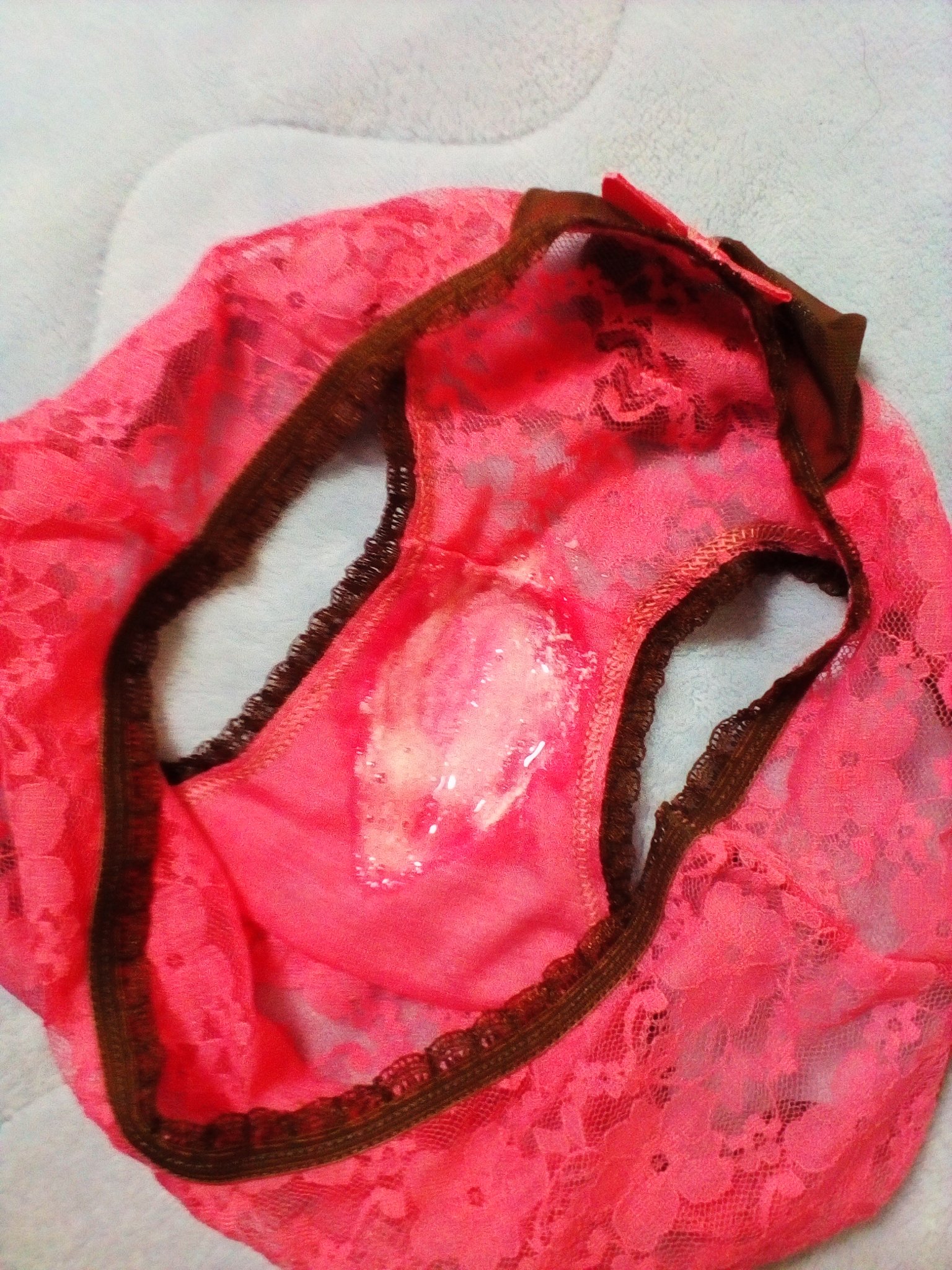 さゆりん on X: 中出し後おまんこの中の液体をパンツに直接垂らしてみたよ笑 精子の臭いすごいする。ヤバイよね笑  t.coCa3u4OEHoC  X