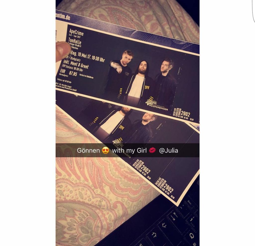 __apecrime's tweet photo. Ich komme.😍😍 &amp; With mein Girl.❤👭 @cengiz @janmeyer https://t.co/3tf4G4STvT