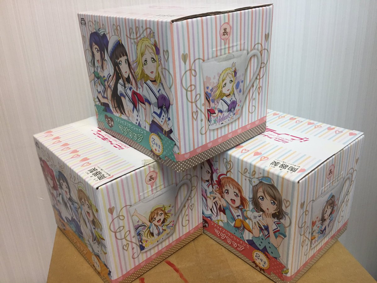 ジョイシティ日本橋店 毎度です ちょっと更新がご無沙汰になってしまいましたが 新景品続々入荷してます まずはサンシャインマグカップ 三種類あります そして ガルパン フェイトの多目的マット デスクマットや お部屋のインテリアなど様々な