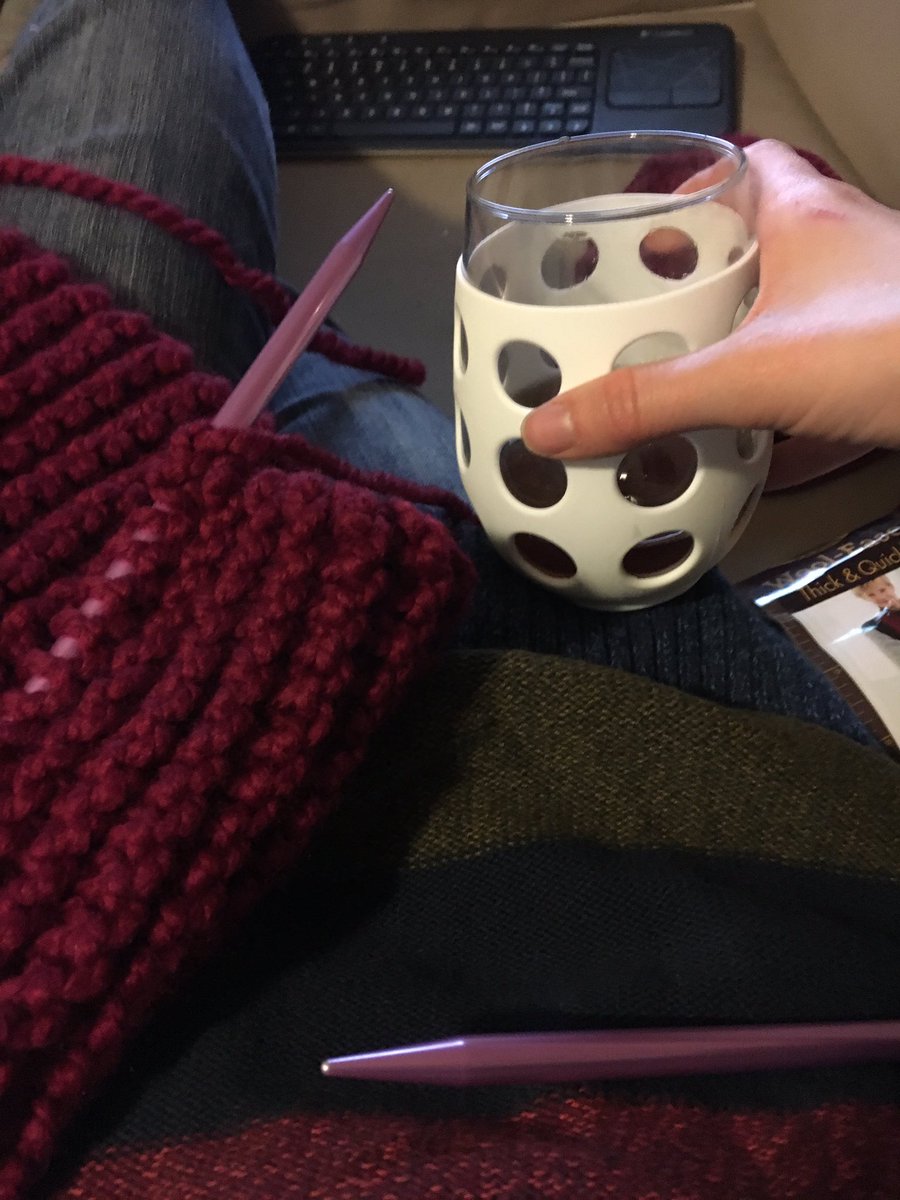 JuliaPM612's tweet photo. My favorite #lionsbrand yarn + cocktail in @Lifefactory glassware = #cozy https://t.co/5D1FaCMf0e