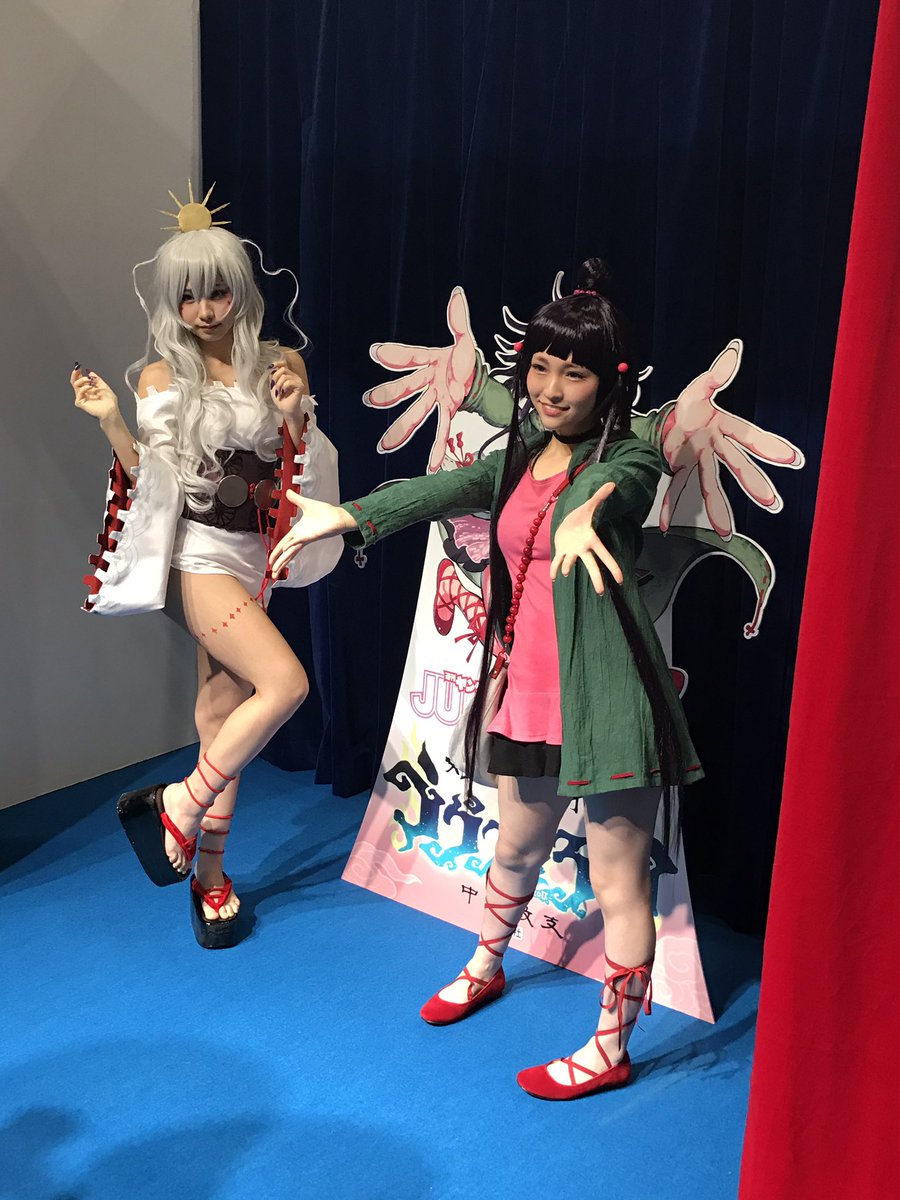 週刊ヤングジャンプ編集部 A Twitteren ジャンプフェスタ ヤングジャンプ ブース 超人気コスプレイヤー えなこさんと涼本奈緒さんが うらたろうとコラボ撮影会を実施中 行列へのお並びはは終了しました このカワイさ 生きたい逝きたい行きたい 錯乱中