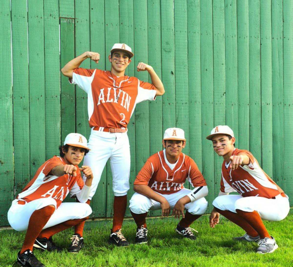 12Jackhammer's tweet photo. Sophomore year to senior year⚾ last ride with my day ones #killerbeans https://t.co/AzEDdGeI9l