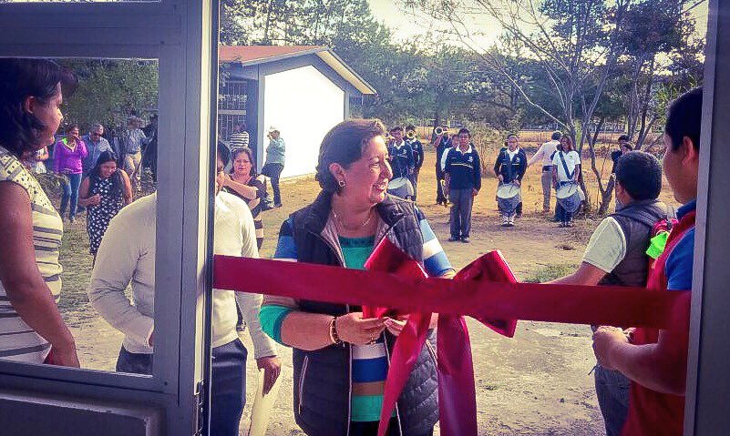 YolandaLopezDip's tweet photo. Gran jornada con comunidad estudiantil de #Tamazulapam; con gestión #PEF2016 el CETIS tiene nueva aula para mejorar sus instalaciones. https://t.co/w2RU3mC4TS