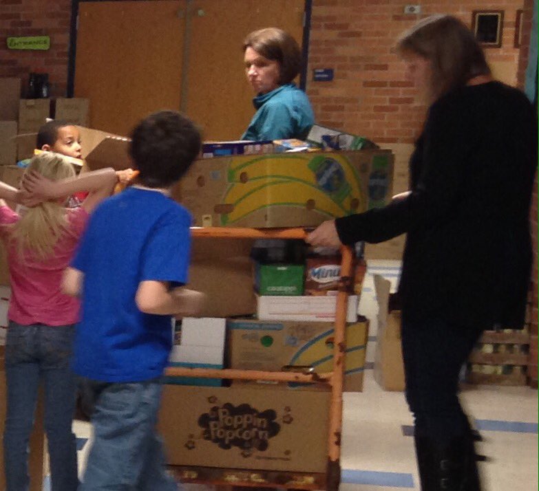 loomisjl's tweet photo. Community Service project tonight w Bridge Builders @OtsegoSchools #HappyKids #FunToGive #WSErocks https://t.co/ogxe7FQ51v