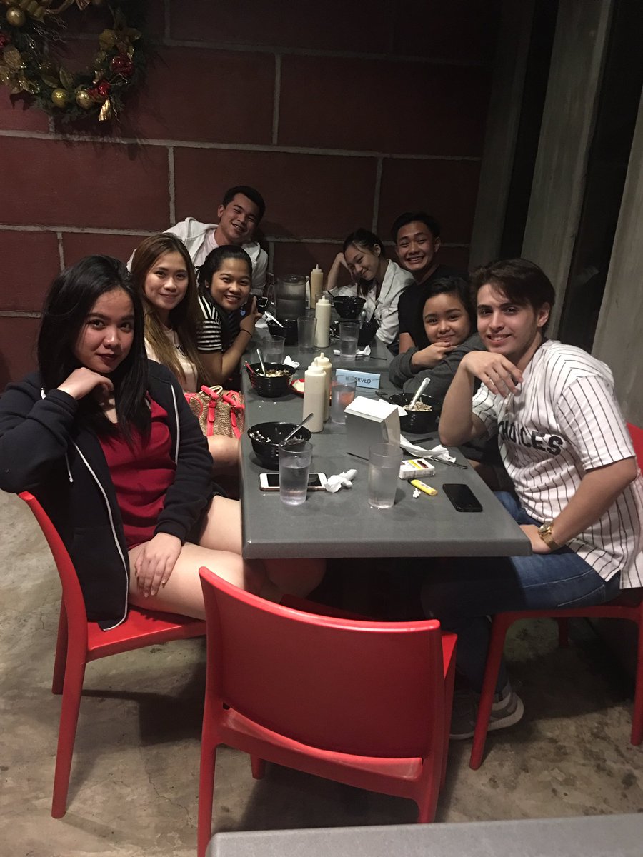 Iraaareyes's tweet photo. Well spent friday night 💓 

*insert kuya aids, aye, drei, hannah, and kuya aj https://t.co/QfWR7LqOy4