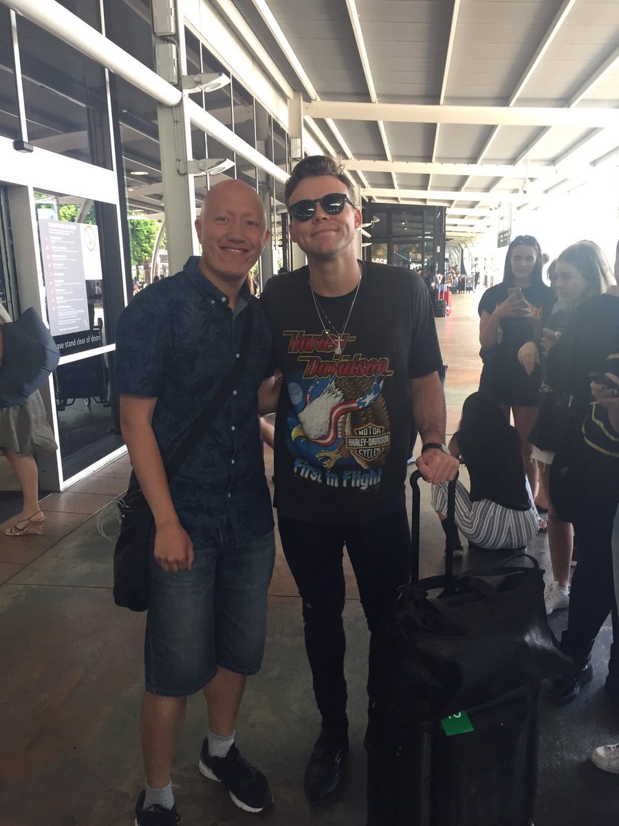 OpenHeartEleni's tweet photo. Ashton with @Stiff134 in Sydney via @5SOSFamUpdater _sharnee https://t.co/bgUy9LHEsj