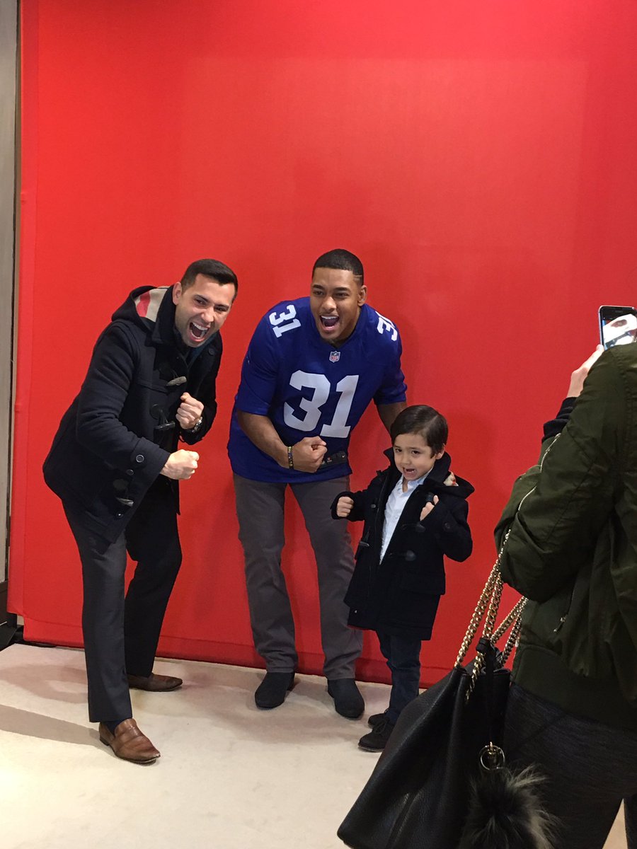 citygalsports's tweet photo. What a great night, so proud of @TwoStarWade and how great he did. #TrevinWadeFoundation #NeimanMarcus @Cocofashionista πππΌ https://t.co/S8SzQZK7LO