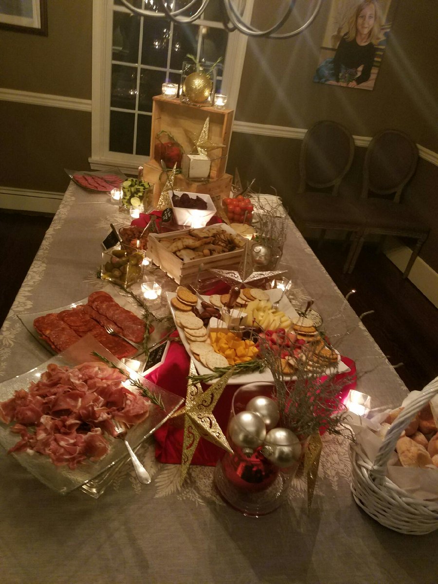 chefcovas's tweet photo. #holiday #cheer https://t.co/uZMj3VnKev