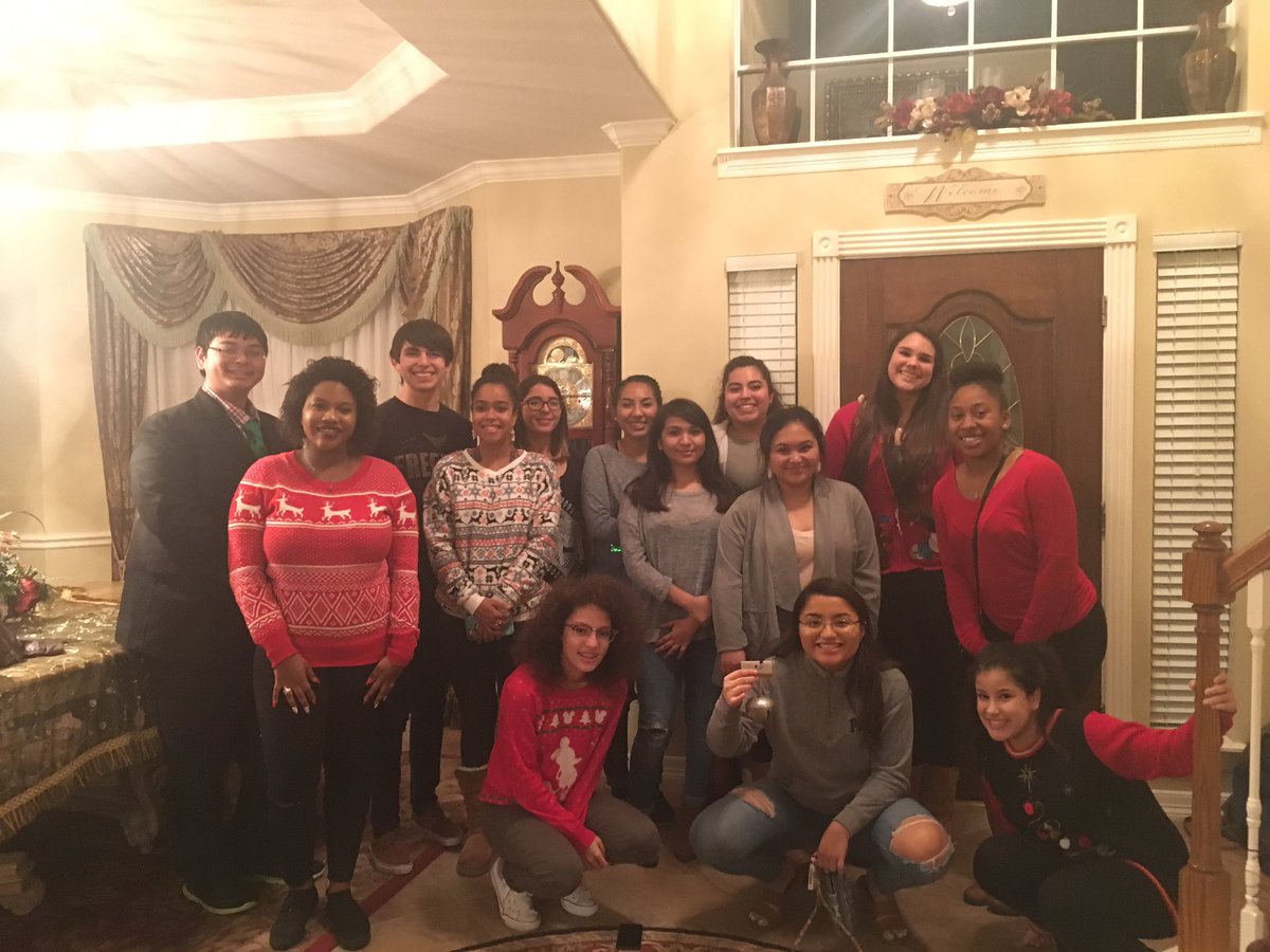 Thank y'all to everyone who came Caroling tonight🎄💖 it was a great turn out &amp; I hope y'all had a great time❤️