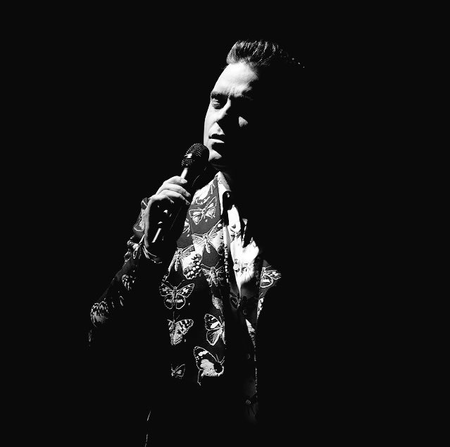 RWaustralia_'s tweet photo. Robbie on X-Factor 🖤🦋
{ #RobbieWilliams #FanAustralia #Tattoo #RW #42AndHotterThanYou #RobbieFuckingWilliams #ButterflySuit #HandsomeMan } https://t.co/xCN9hNjHHo