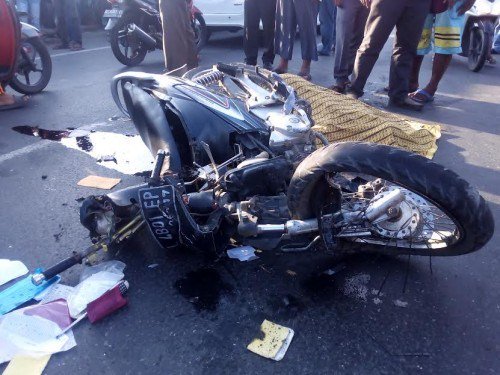 YDHAceh's tweet photo. Seorang Warga Aceh Barat Tewas Digilas Mobil Tangki https://t.co/DL2UMvVkPG https://t.co/SSPPRaFJ0x