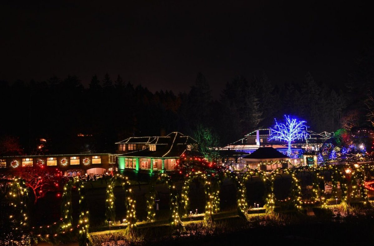 victoriavisitor's tweet photo. Hop aboard @Islandtimetours tomorrow for two winery visits &amp; a picnic, followed by a visit to @butchartgardens #VictoriaHOHOHO https://t.co/GHkD8CQm1Y