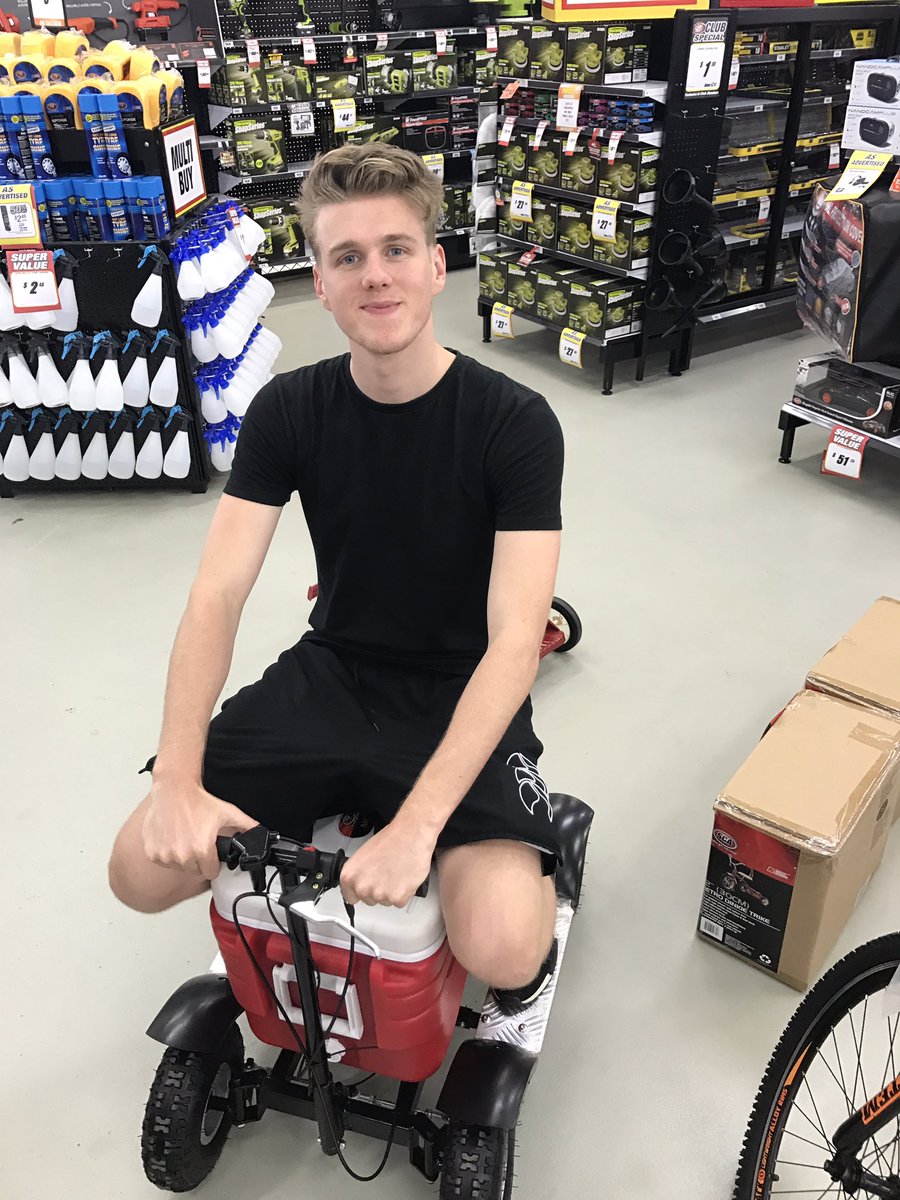 LachlanYT's tweet photo. 100 RT's and I buy it https://t.co/9UNqLJMKfH