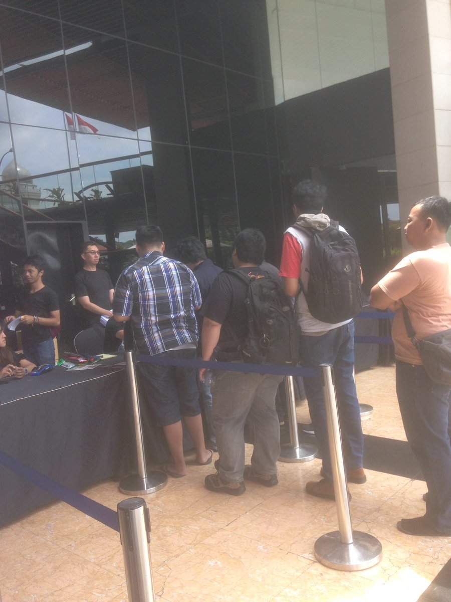 Ngantri yuks #Happy5thAnniversaryJKT48 #JKT48Believe #BandungLautanLS #BandungJuara48 #Fal