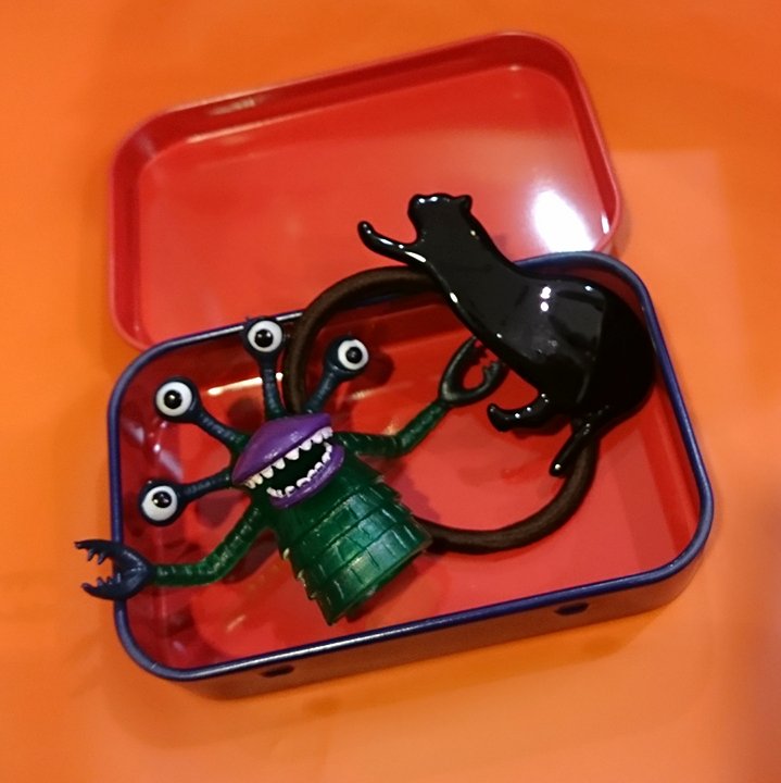 Pylones ピローヌ Sur Twitter 新宿ミロード店 4f 輸入雑貨ならではの カラフルでかわいい缶の小物入れ フタが引っ付いているので 出し入れもラクラクです 中にはアメちゃんを入れたり 絆創膏やヘアゴムを入れたり お菓子を入れてギフトラッピングも素敵