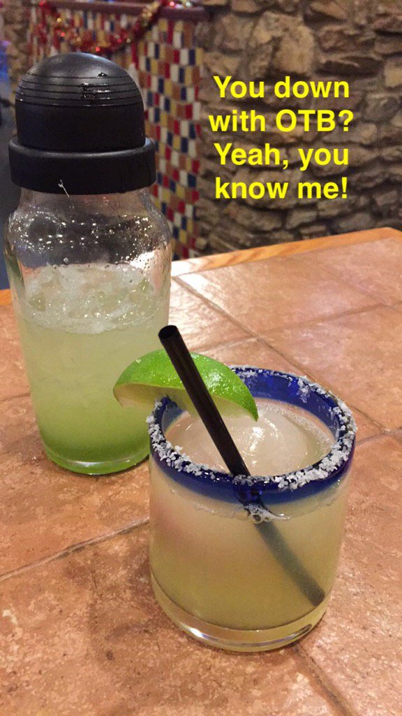 JRBlake12's tweet photo. Enjoyed my lunch at @ontheborder this afternoon with my bestie. Tried out the new green apple cocktail. #yum #hadtwo https://t.co/hOSuFN6byY