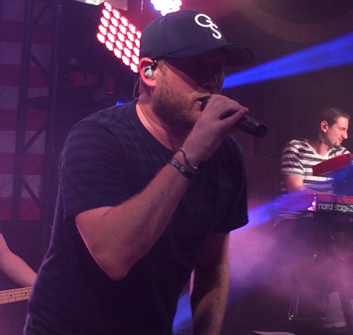 ClayGuffey's tweet photo. Cole Swindell this evening at the Blind Horse Saloon. @coleswindell @blindhorse @WSSL100 #wssl100 #CMTonTour #DownHomeTour https://t.co/KXBWZ0bVrP