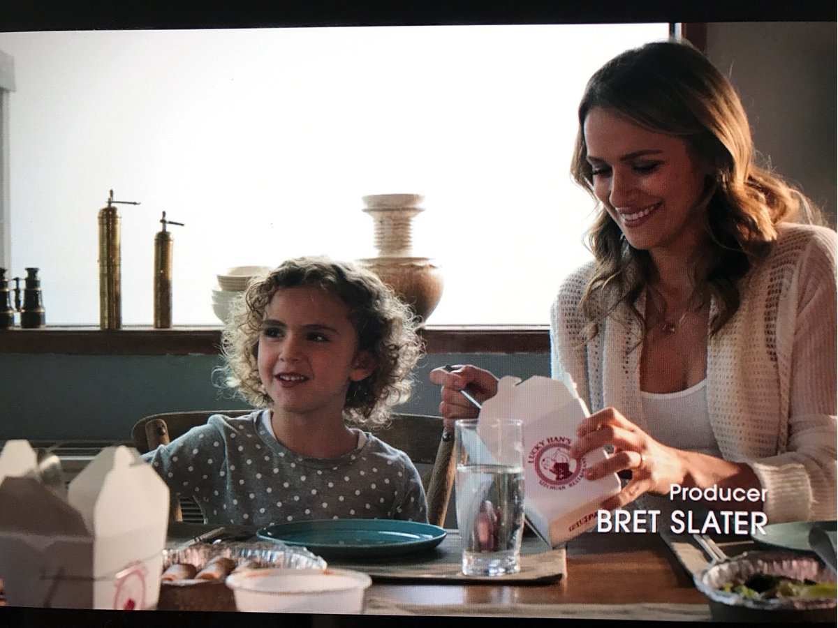 ダイくま در توییتر ああ この白い箱に入ったお持ち帰りの中華料理食べたい これだけのためにアメリカ 行きたい 日本にもアメリカン中華のチェーン店がありテイクアウトで箱に入れてくれるらしいが白い箱ではないらしい 白じゃなきゃダメなんだよ