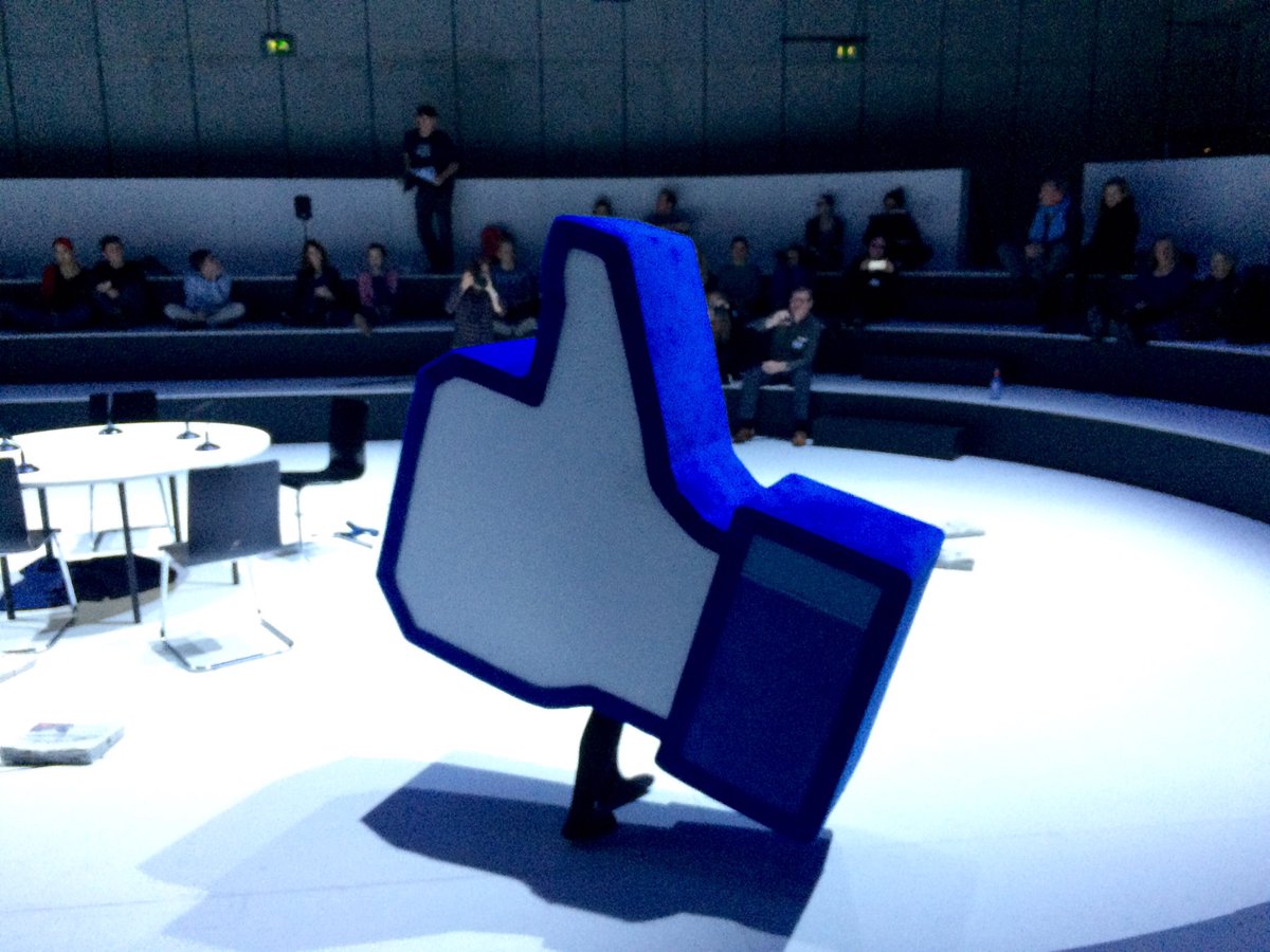Zschauspielhaus's tweet photo. Ein #Like für die #Online #Medien vs #Print? Heute in #InFormation von #GuyKrneta im #Schiffbau. #Meinung ist gefragt? #informationshz https://t.co/51oniHVfO9