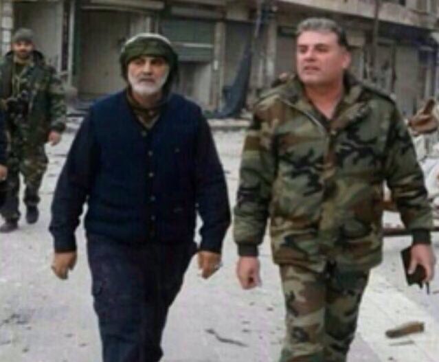 SaudiNews50's tweet photo. القائد بالحرس الثوري قاسم سليماني يتجول على أطلال #حلب الشهباء بعد تهجير أهلها .

#حلب #إيران #الإرهاب

- https://t.co/fJn6cAAGYC