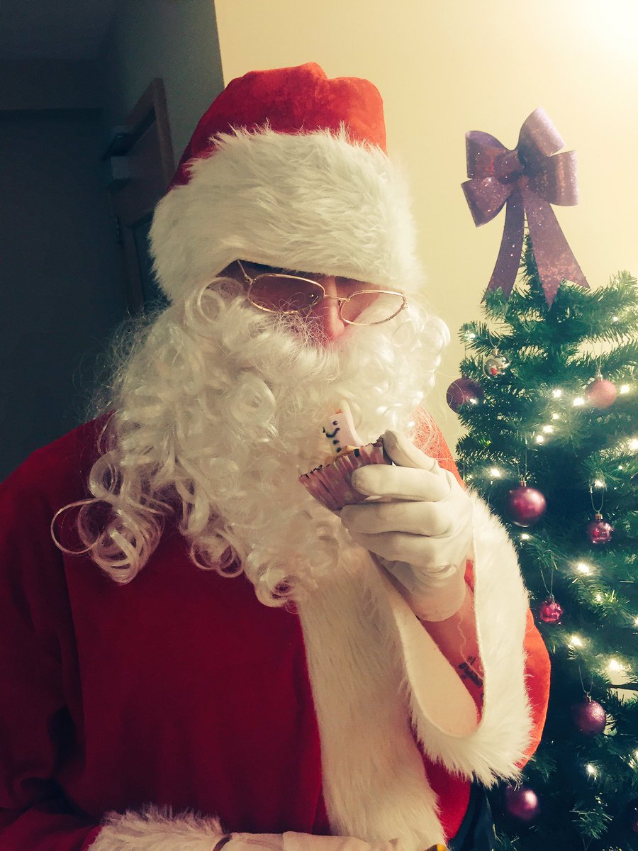 Santa got given a cup cake to say thank you! He loved it! <a href="/seanquirke1888/">Sean Quirke</a> <a href="/SpencerGraydon/">Spencer Graydon</a> <a href="/WeAreSUGM/">WeAreSUGM</a> #bws2016