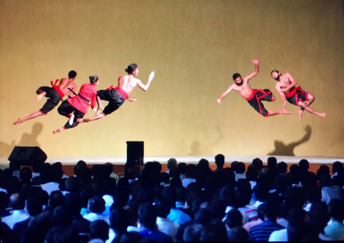 abi_tweeting's tweet photo. Can a man fly when they practice yoga? Yes, they can. ;-) Kalari performance in #YogaWithSadhguru program by #Samskriti students! https://t.co/pI8JFMlfKL