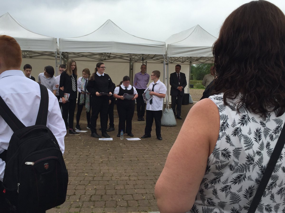 walkingheads's tweet photo. Highlights of 2016: making #BaronyAFrame tour with former miners &amp; young people #Auchinleck @foa2016 https://t.co/k4jYv7sfyd