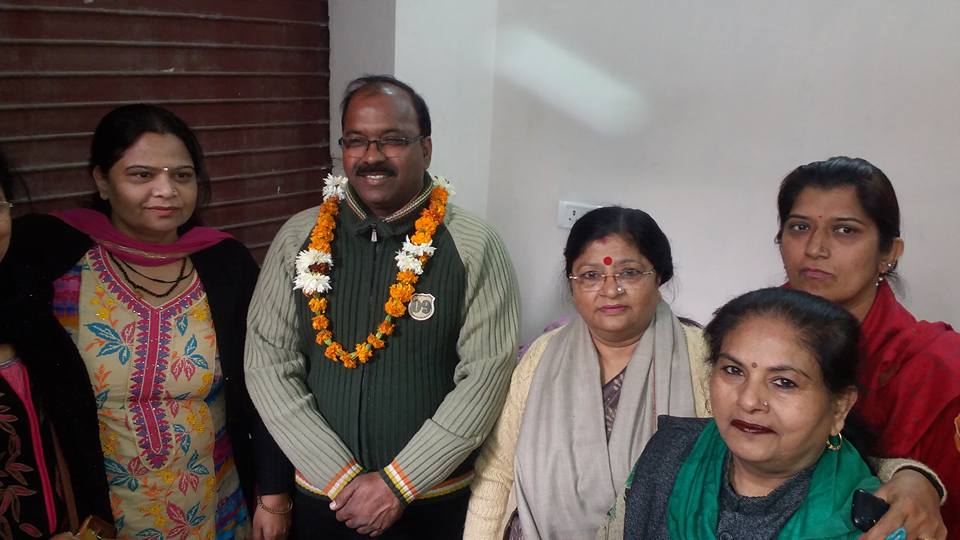 Kalpanadevijain's tweet image. @श्री संतोषपाल जी को भाजपा शाहदरा जिला का अध्यक्ष मनोनीत होने पर बधाई देते हुए। कल्पना जैन निगम पार्षद, वार्ड 229