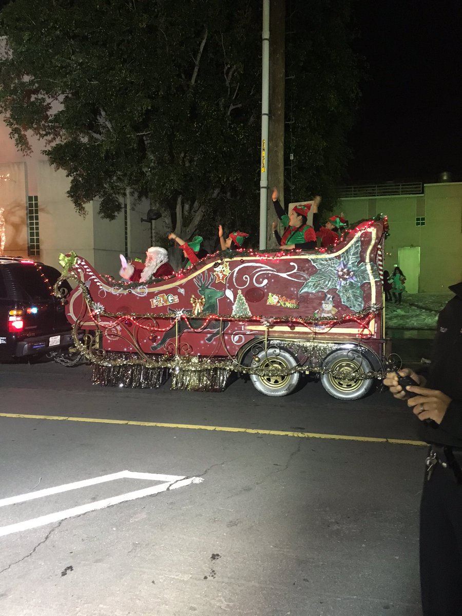 gmarilynn77th's tweet photo. Operation Shoes from Santa was a total Success thxs to everyone that Came out. #Santa #Smiles #Snow https://t.co/MHTIhmWwCU