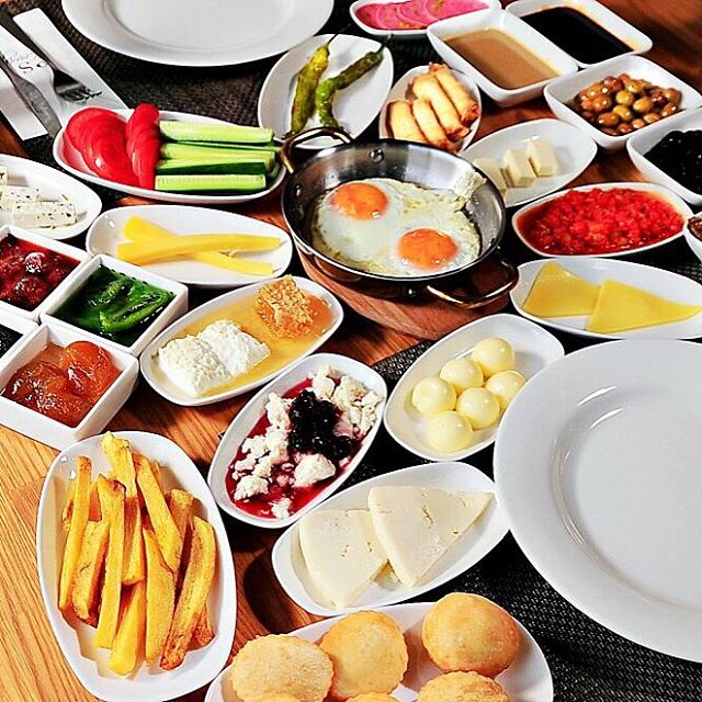 PSLoungeTR's tweet photo. Cumartesi kahvaltısının vazgeçilmez adı PS Lounge #pslounge #psloungeetiler #breakfast #saturday #istanbul #weekend #kahvaltı #eniyikahvaltı https://t.co/wMprQnWTJw