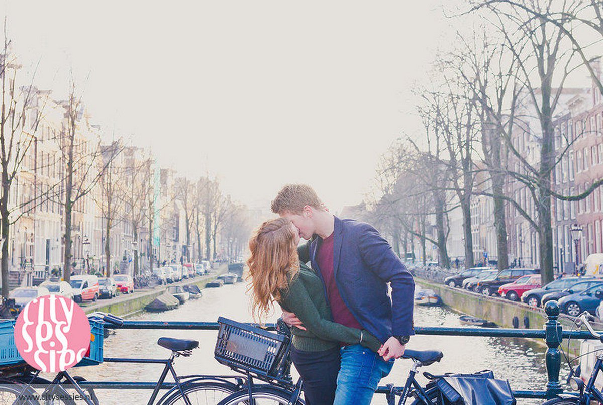 Heerlijke loveshoot in Amsterdam, fijne foto's door Nadine! citysessies.nl/fotograaf/mti2…