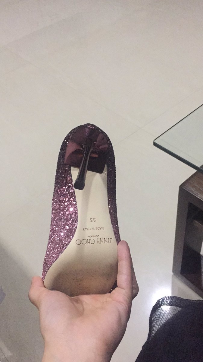 PriyankaRane3's tweet photo. Very disappointed from the famous luxury brand #jimmychoo. This is what they shipped me for my wedding! Can't wear them #cheapbrand https://t.co/sTJ40Zidnj