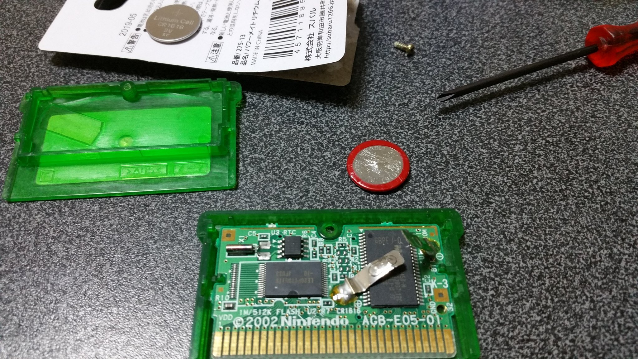 Bobo Gbaソフトの電池交換中 Gbよりボタン電池接着のはんだが中々外しにくかったけどこれから新しい電池を取り付けるぜ T Co Uh76bng5bs Twitter