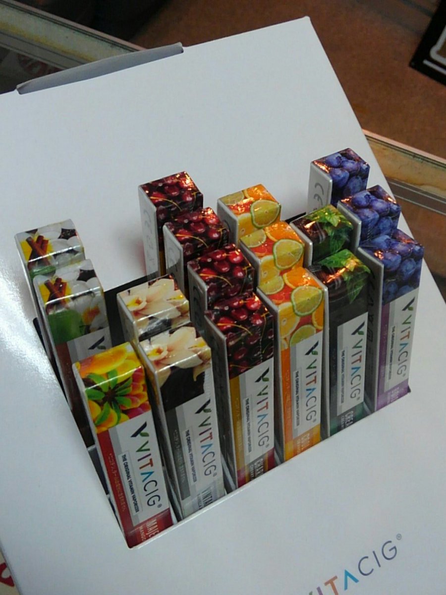 LATERISER1981's tweet photo. こんばんわ◎寒くなりましたね～
今日も21時まで営業��てまーす！
ビタシグまだありますよ～
お気軽にお問い合わせ下さい。
レイトのグッズもメルカリ、ヤフオクにて出品中です◎明日は定休日ですのでお間違いのないようにお願い致します◎
コルク半在庫が各１となりました！ https://t.co/HZUACVTJXC