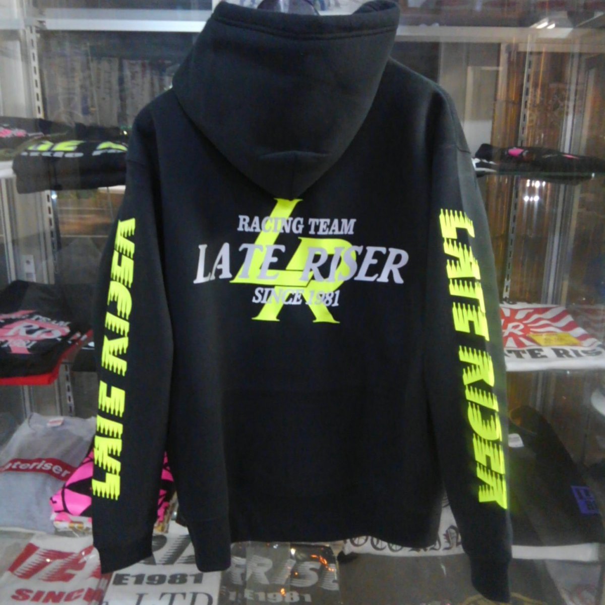 LATERISER1981's tweet photo. こんばんわ◎寒くなりましたね～
今日も21時まで営業��てまーす！
ビタシグまだありますよ～
お気軽にお問い合わせ下さい。
レイトのグッズもメルカリ、ヤフオクにて出品中です◎明日は定休日ですのでお間違いのないようにお願い致します◎
コルク半在庫が各１となりました！ https://t.co/HZUACVTJXC