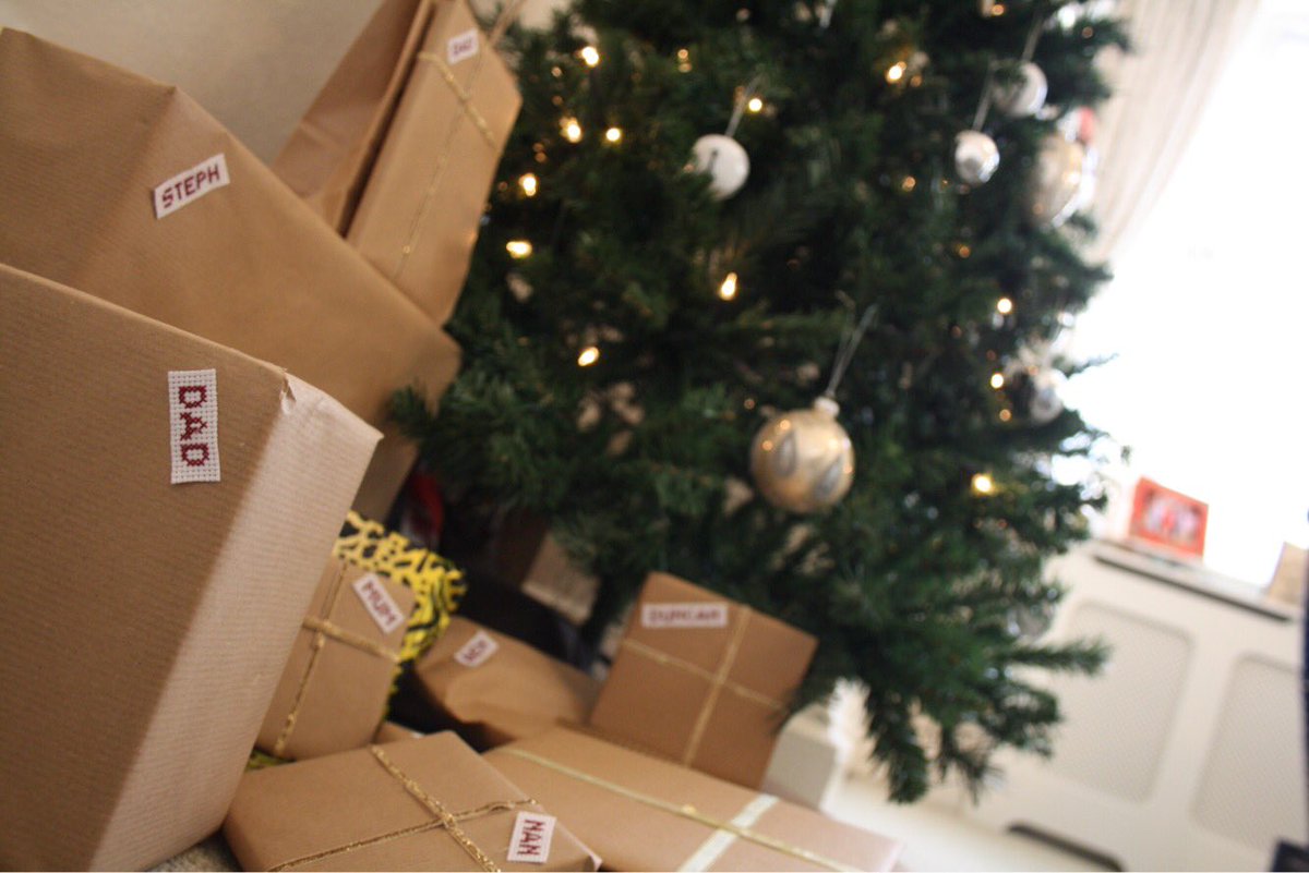 pixelstitching's tweet image. A Very #Etsy Christmas with @pixelstitching Cross-Stitch labels, @kazvaremadeit's Kanye Wrapping Paper &amp;amp; @RumbleCardsLdn's Bieber Xmas Card