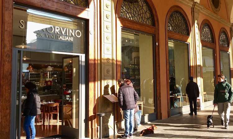 ilPastellatore's tweet photo. #signorvino apre a #bologna in  https://t.co/vS0PlGwEv0  @Signorvino 1500 #vini italiani e un servizio cucina su misura #buonsabato https://t.co/Npx9BuQOfJ