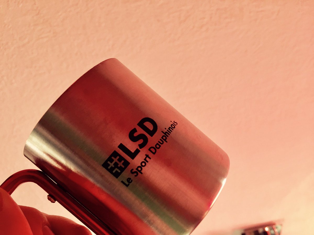 PayeTonCaf's tweet photo. La saison 4 de #PAYETonCaf' en préparation! De quoi présenter notre nouvelle tasse à Caf' expresso/lungo;-) série @SportDauphinois collector https://t.co/jOBoMALIC0