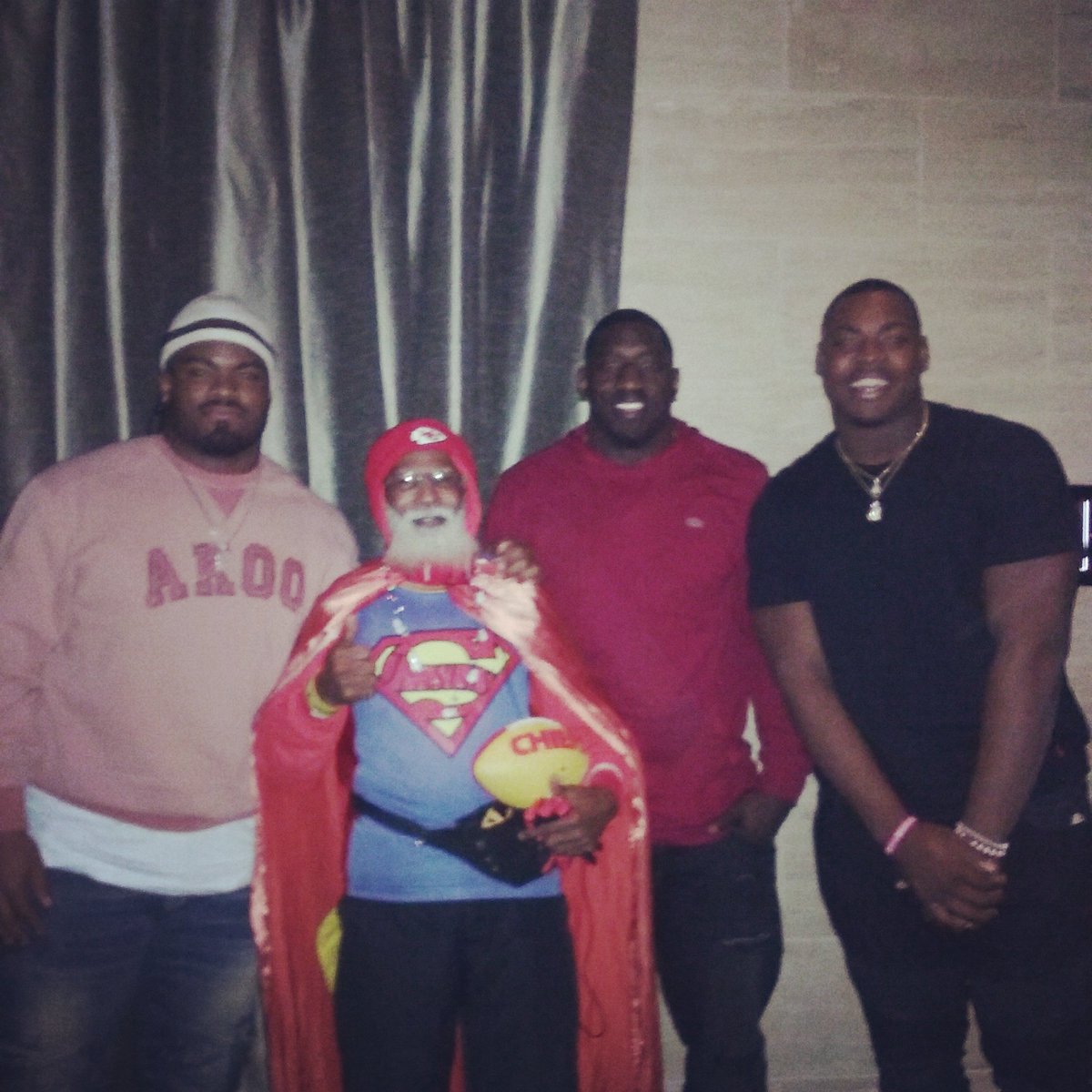 superrunnermike's tweet photo. Getting ready for my Supernatural, super cold run this super Sunday,  #kcsuperman https://t.co/n0T26Hd8xr